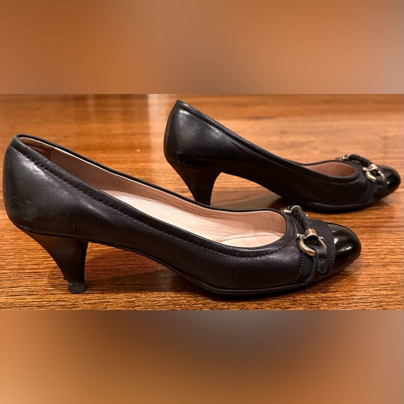 417. Ladies Salvatore Ferragamo Vintage Black Leather and Patent Horse Bit Shoes - Picture 2 of 16